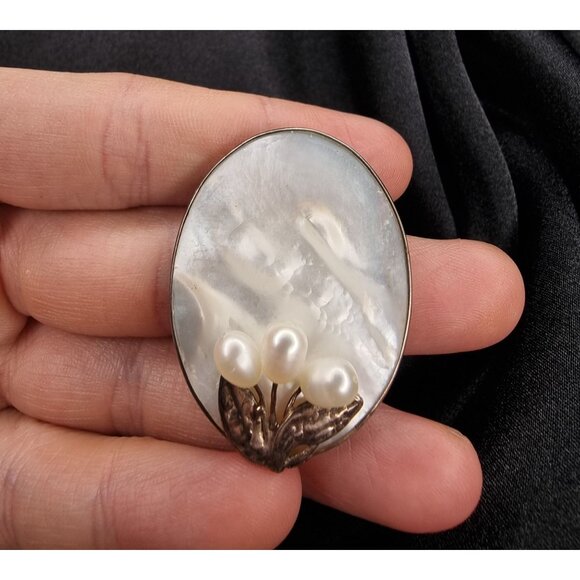 Rare Find Vintage Mother Of Pearl Brooch - Picture 4 of 5